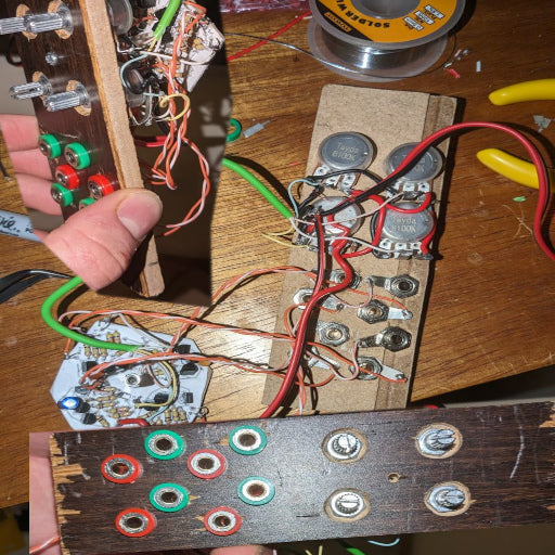 Class Registration:  DIY Synthesizers